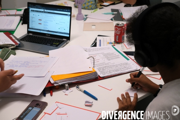 Révisions et devoirs à la bibliothèque Robert Desnos de Montreuil