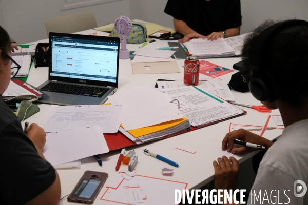 Révisions et devoirs à la bibliothèque Robert Desnos de Montreuil