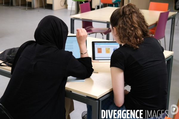 Révisions et devoirs à la bibliothèque Robert Desnos de Montreuil