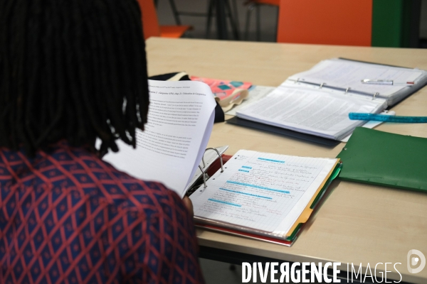 Révisions et devoirs à la bibliothèque Robert Desnos de Montreuil