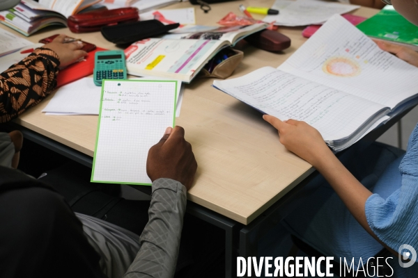 Révisions et devoirs à la bibliothèque Robert Desnos de Montreuil