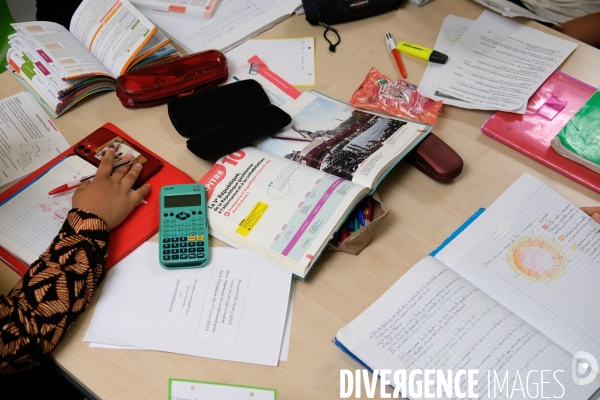 Révisions et devoirs à la bibliothèque Robert Desnos de Montreuil