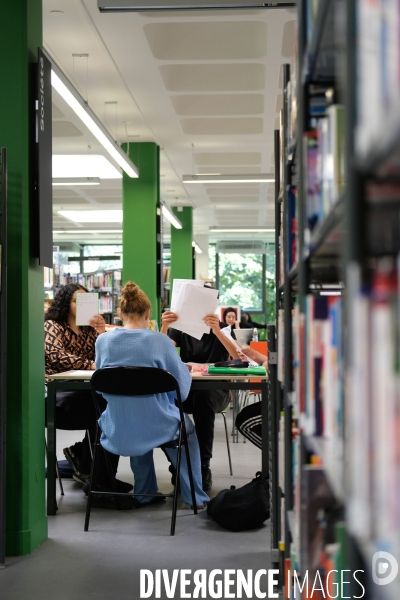 Révisions et devoirs à la bibliothèque Robert Desnos de Montreuil