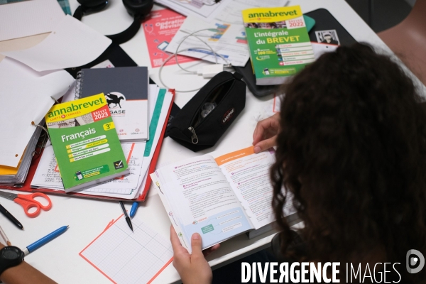 Révisions et devoirs à la bibliothèque Robert Desnos de Montreuil