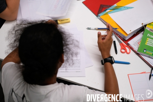 Révisions et devoirs à la bibliothèque Robert Desnos de Montreuil