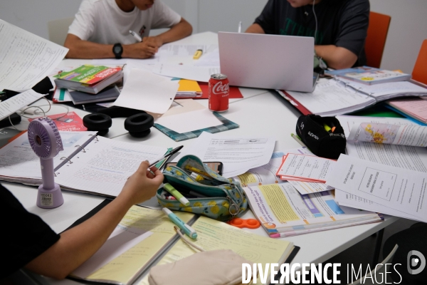Révisions et devoirs à la bibliothèque Robert Desnos de Montreuil