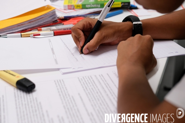 Révisions et devoirs à la bibliothèque Robert Desnos de Montreuil