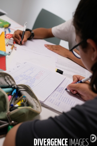 Révisions et devoirs à la bibliothèque Robert Desnos de Montreuil