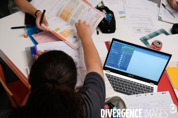 Révisions et devoirs à la bibliothèque Robert Desnos de Montreuil