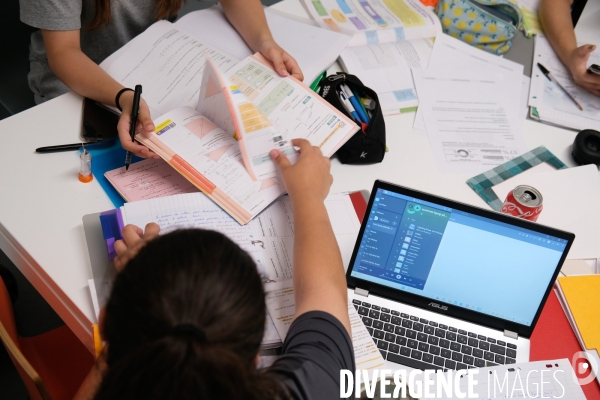 Révisions et devoirs à la bibliothèque Robert Desnos de Montreuil