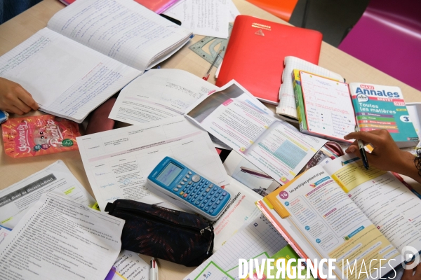 Révisions et devoirs à la bibliothèque Robert Desnos de Montreuil