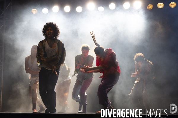 CONTEMPORARY DANCE 2.0 de Hofesh Shechter