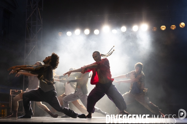 CONTEMPORARY DANCE 2.0 de Hofesh Shechter