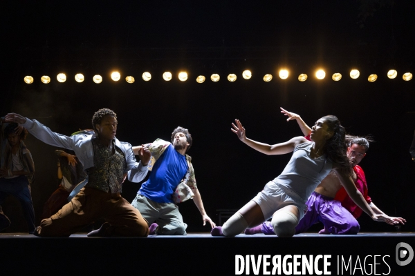 CONTEMPORARY DANCE 2.0 de Hofesh Shechter