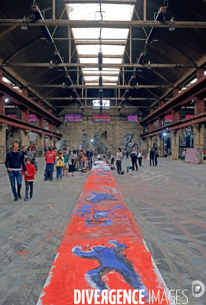 Fête dans les halles de l  ancienne usine Babcock