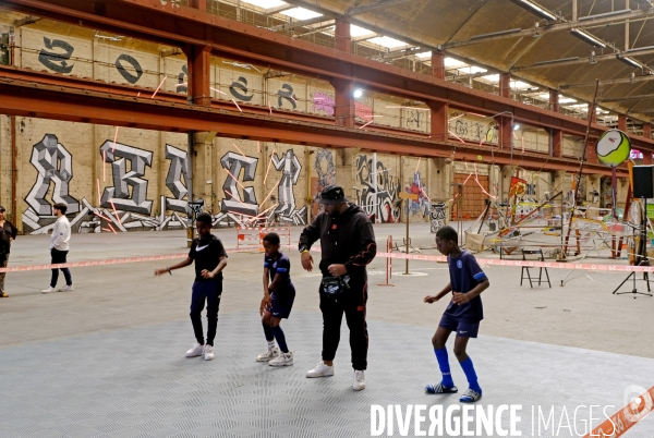 Fête dans les halles de l  ancienne usine Babcock