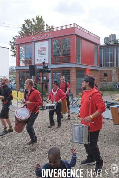 Fête dans les halles de l  ancienne usine Babcock
