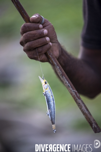 SRI LANKA : Pêcheurs sur échasses à WELIGAMA