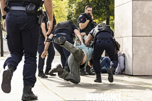 Interpellation de militants de derniere renovation