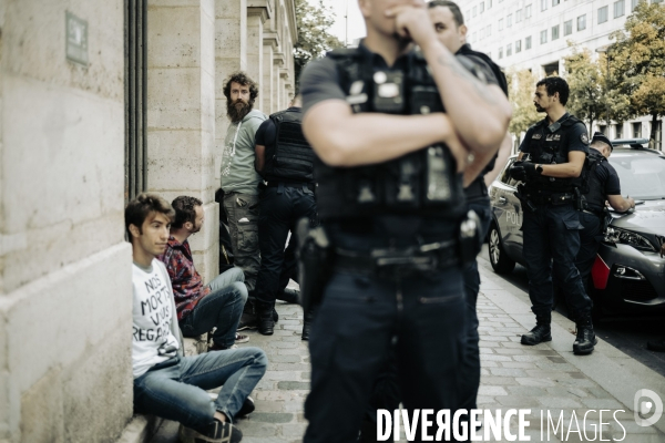 Arrestation de militants de Dernière Rénovation