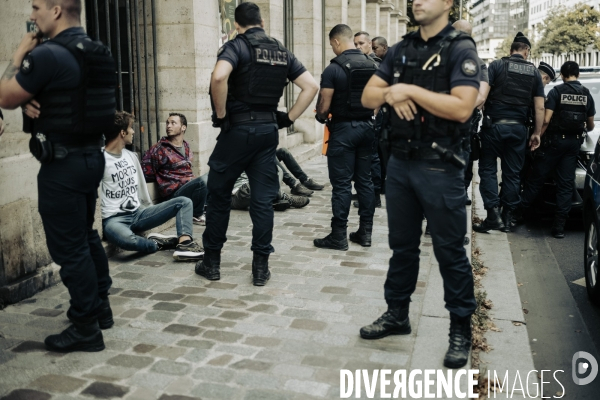 Arrestation de militants de Dernière Rénovation