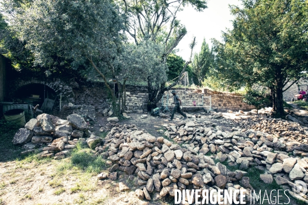 Muraillers Caladeurs,  construction en pierre seche.