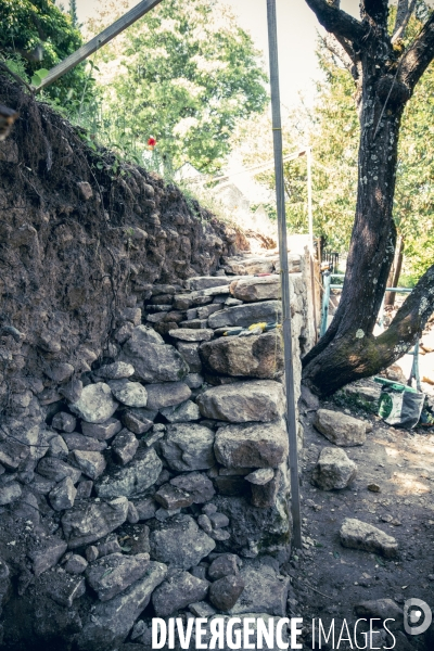 Muraillers Caladeurs,  construction en pierre seche.