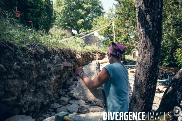 Muraillers Caladeurs,  construction en pierre seche.