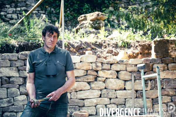 Muraillers Caladeurs,  construction en pierre seche.