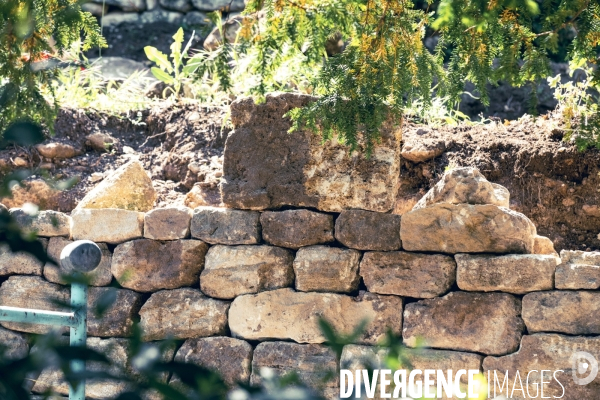 Muraillers Caladeurs,  construction en pierre seche.
