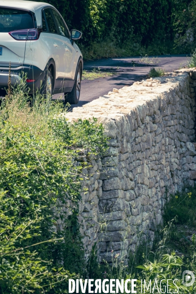 Muraillers Caladeurs,  construction en pierre seche.