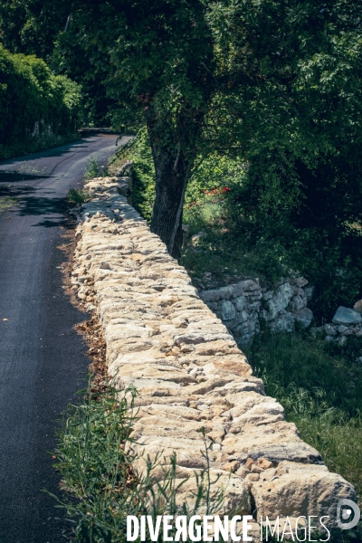 Muraillers Caladeurs,  construction en pierre seche.