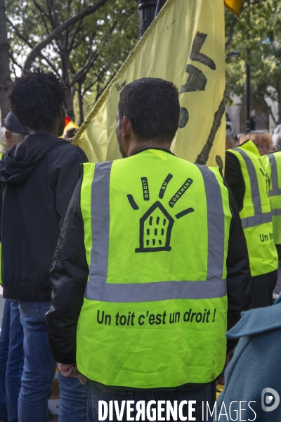 Manifestation pour défendre le droit au logement