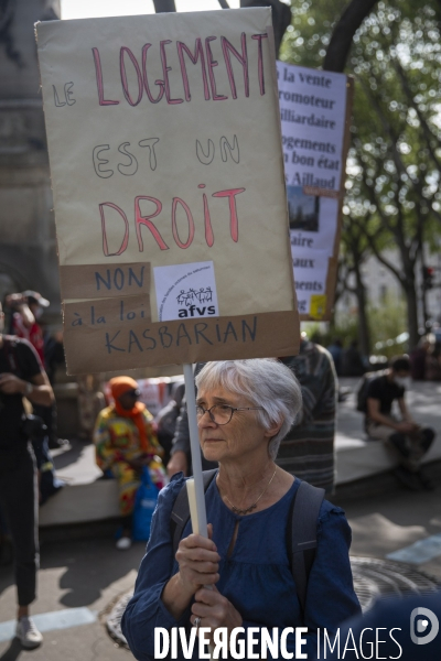 Manifestation pour défendre le droit au logement