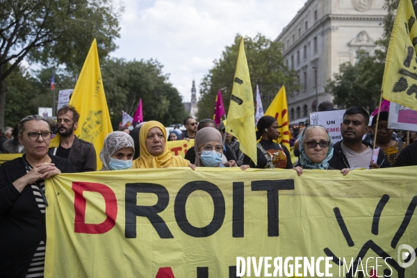 Manifestation pour défendre le droit au logement