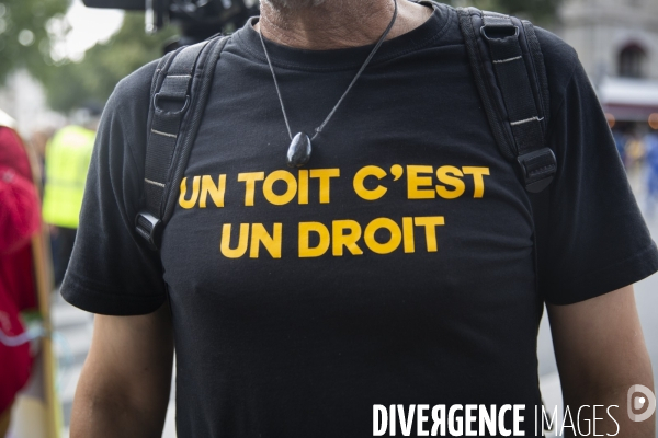 Manifestation pour défendre le droit au logement