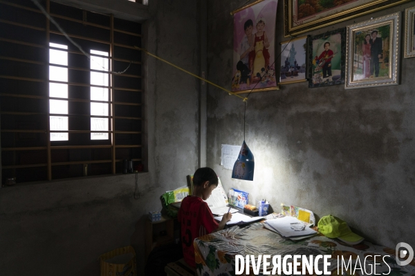Vietnam - hue - pham enfant pêcheur