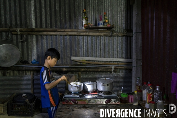 Vietnam - hue - pham enfant pêcheur