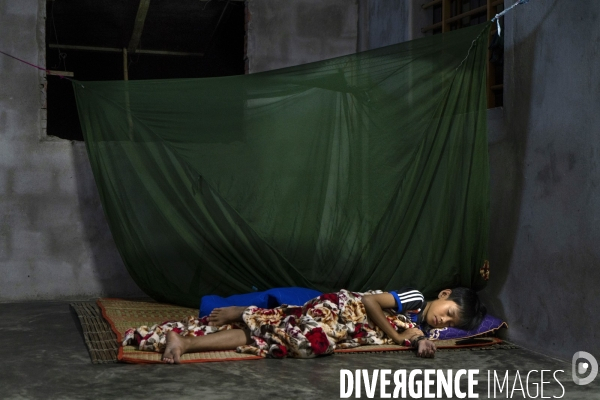 Vietnam - hue - pham enfant pêcheur