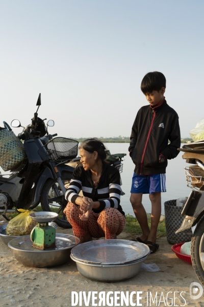 Vietnam - hue - pham enfant pêcheur
