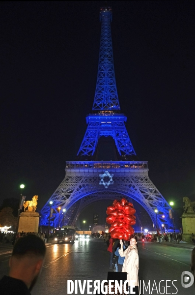 La Tour Eiffel éclairée aux couleurs du drapeau israélien