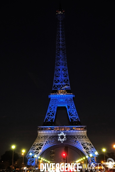 La Tour Eiffel éclairée aux couleurs du drapeau israélien