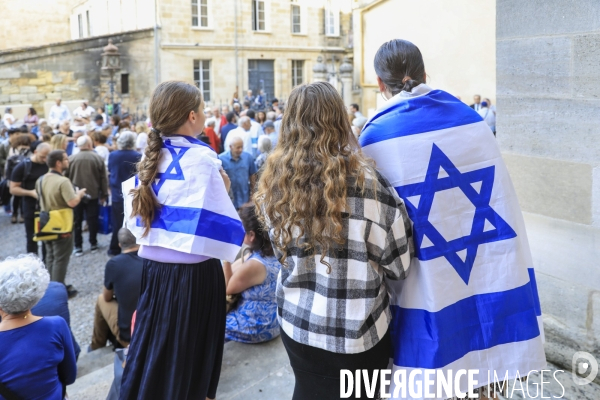Rassemblement devant la grande Synagogue de Bordeaux après les attaques du Hamas en Israël.