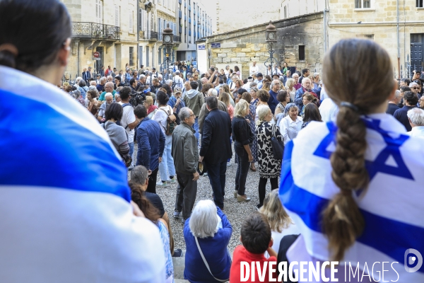 Rassemblement devant la grande Synagogue de Bordeaux après les attaques du Hamas en Israël.