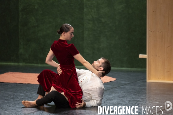 REFLECTIONS de Adi Boutrous