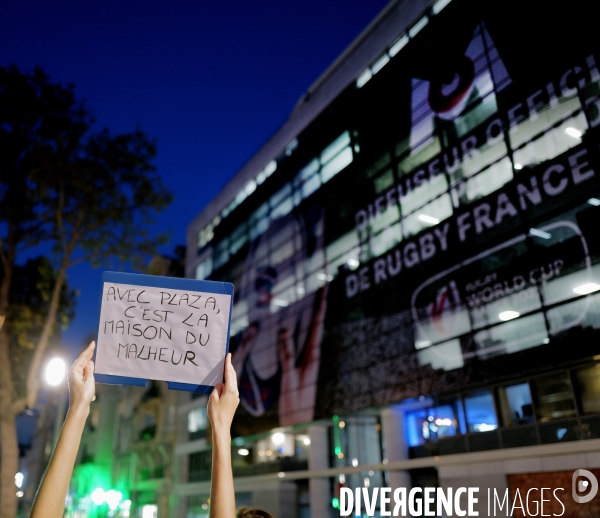 Manifestation féministe contre l animateur Stéphane Plaza