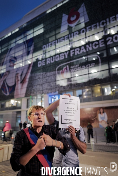 Manifestation féministe contre l animateur Stéphane Plaza