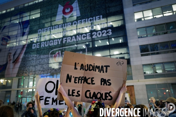 Manifestation féministe contre l animateur Stéphane Plaza