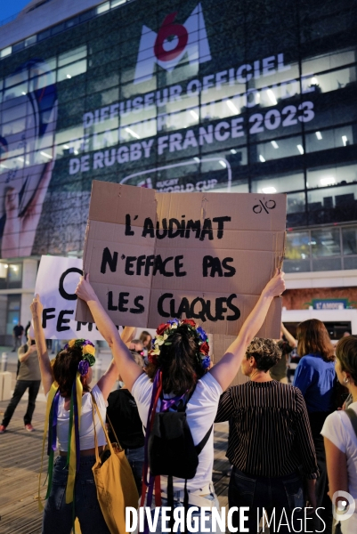 Manifestation féministe contre l animateur contre Stéphane Plaza 