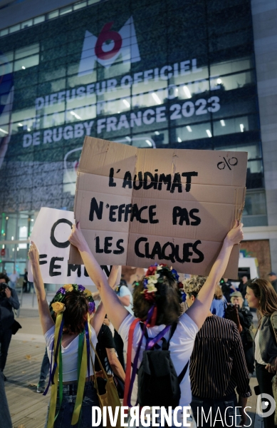 Manifestation féministe contre l animateur contre Stéphane Plaza 
